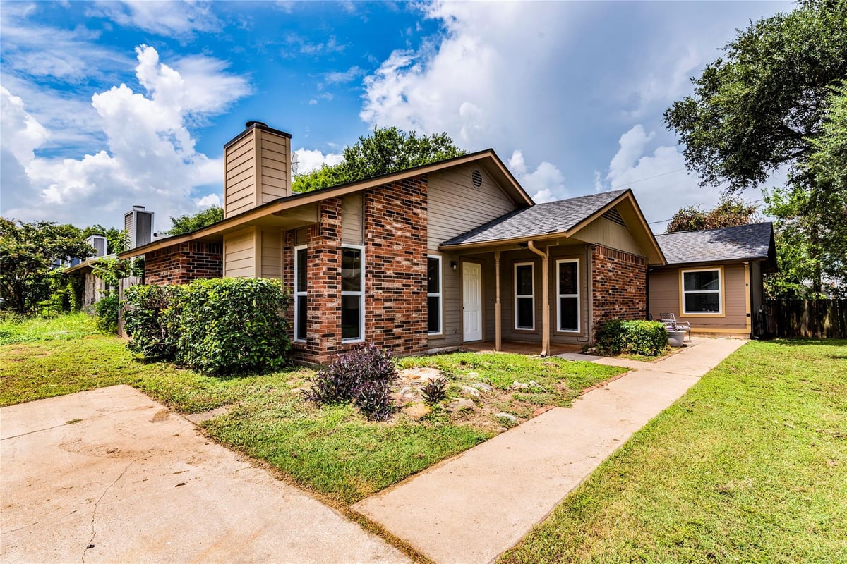 View 8006 Clydesdale Dr in Southampton Hills 03 8006 Clydesdale Dr - front exterior - Luxury home in Southampton Hills 03, Austin, TX