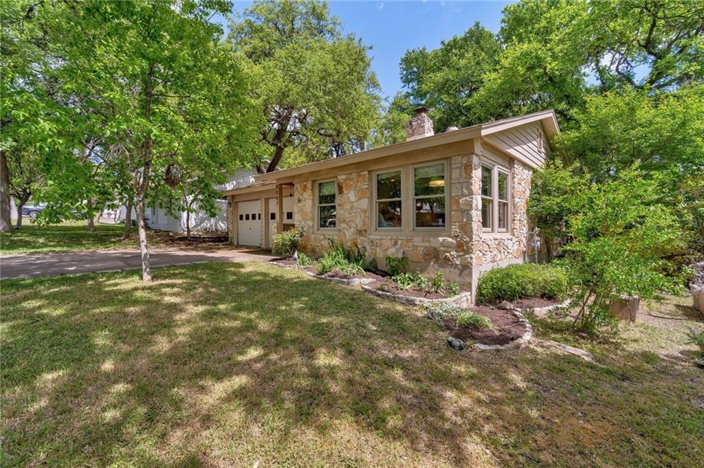 View 8007 Manassas Dr in Shiloh Ph 01 Sec 01 8007 Manassas Dr - front exterior - Luxury home in Shiloh Ph 01 Sec 01, Austin, TX