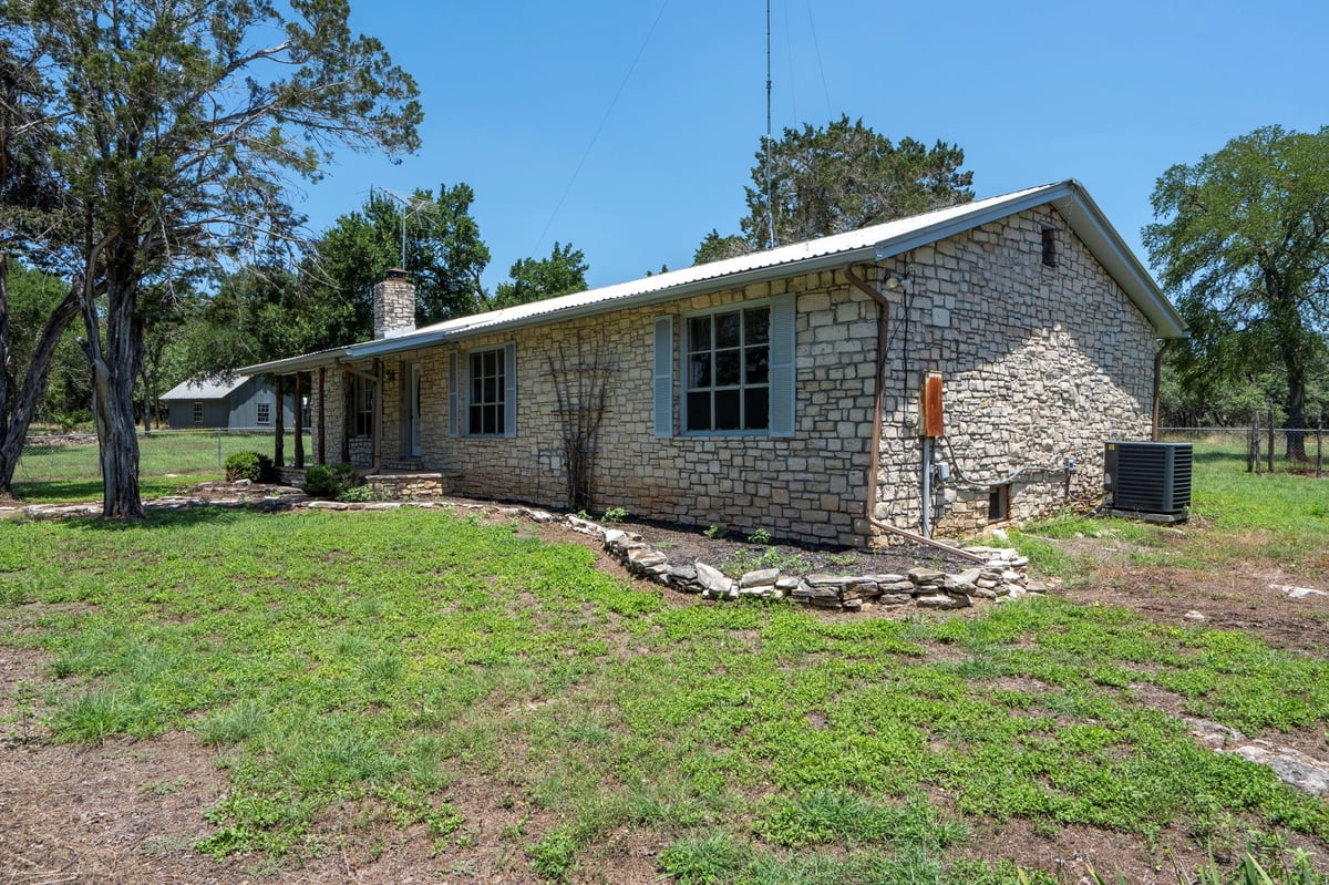 801 Billie Brooks Ln - front exterior - Luxury home in Rolling Oaks Sec 3, Driftwood, TX