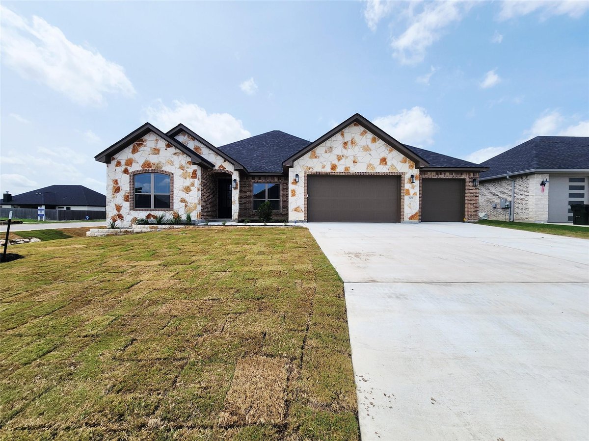 View 801 Golden Eagle CV in Eagle Heights 801 Golden Eagle CV - property photo 1 - Luxury home in Eagle Heights, Salado, TX