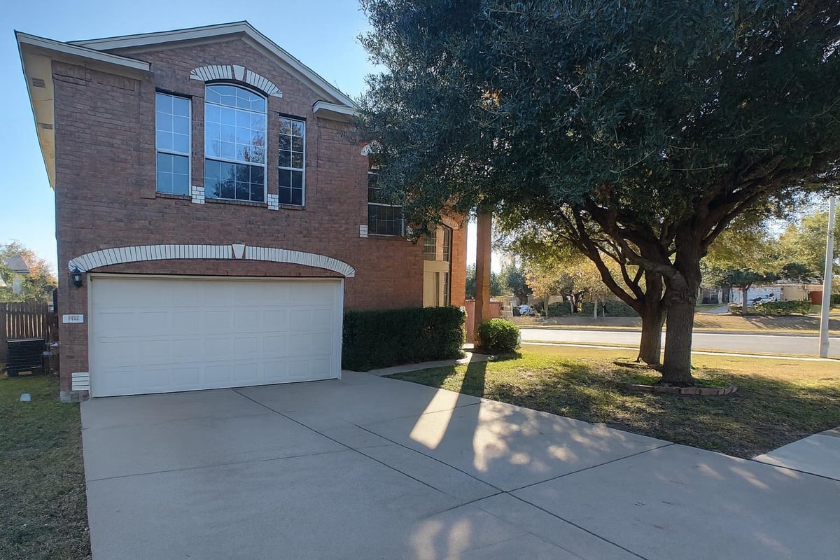View 801 Hank Aaron Ln in Ryans Crossing Sec 01 801 Hank Aaron Ln - front exterior - Luxury home in Ryans Crossing Sec 01, Round Rock, TX