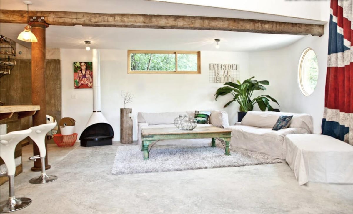Living area at 801 Post Oak St - 3 bed 2 bath home