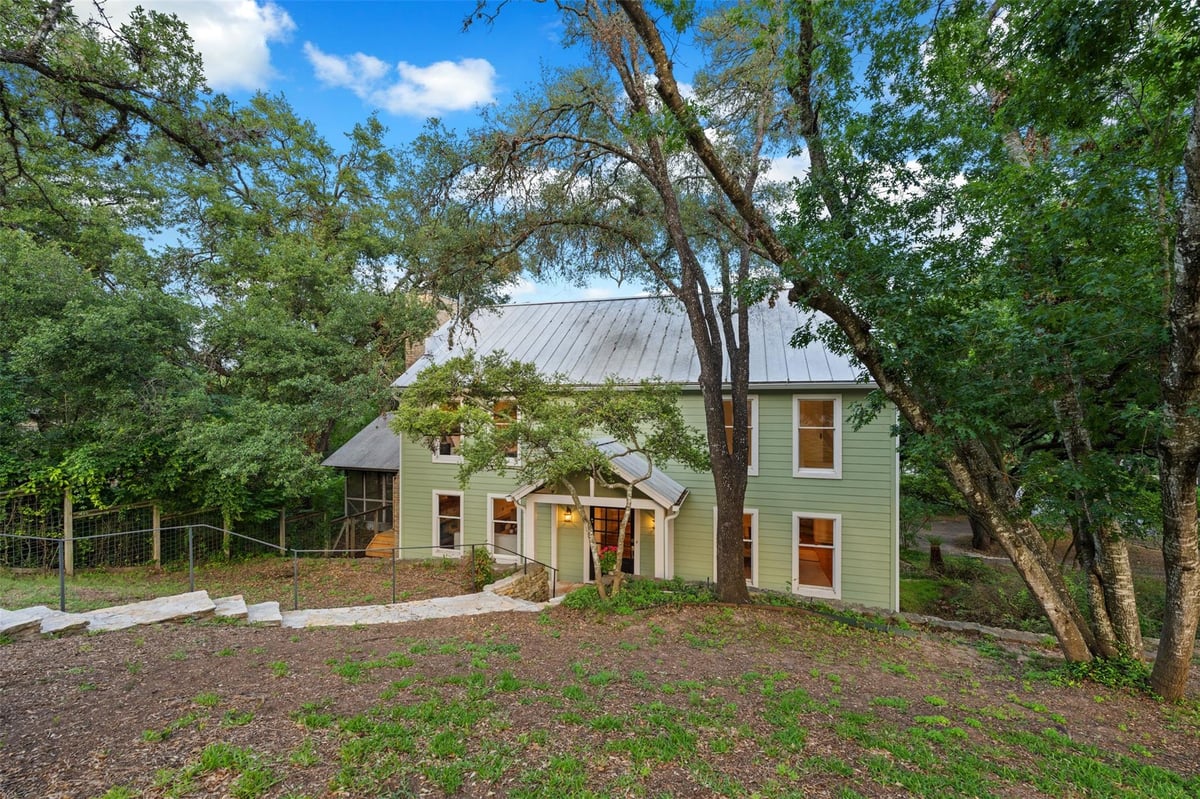 View 801 Rock Creek DR in Liveoak Terrace Pt Rep 801 Rock Creek DR - property photo 1 - Luxury home in Liveoak Terrace Pt Rep, West Lake Hills, TX