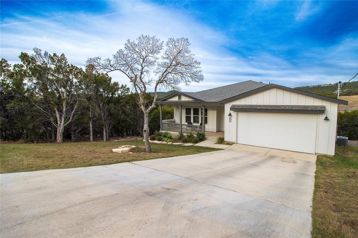 Living area at 8011 Flintlock Cir - 4 bed 3 bath home
