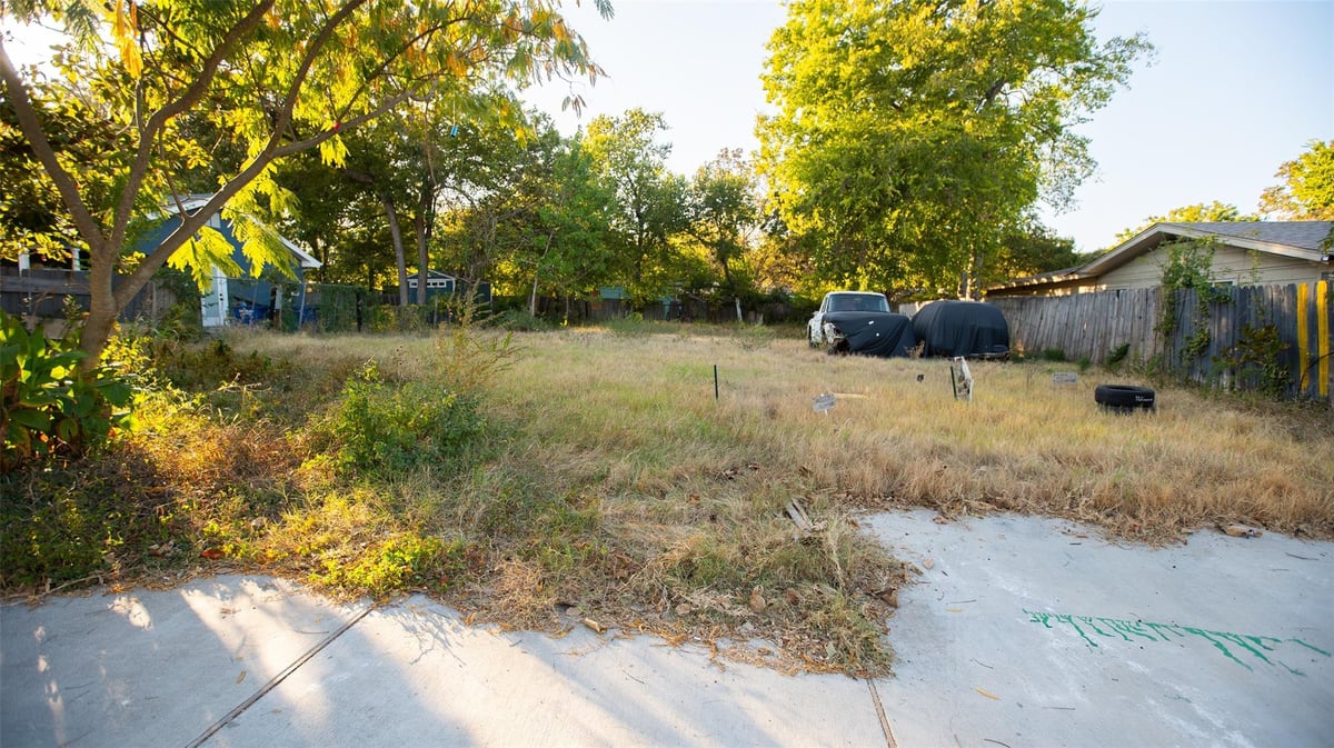 View 8012 Gault St in Sunset View Sec 01 8012 Gault St - front exterior - Luxury lot in Sunset View Sec 01, Austin, TX