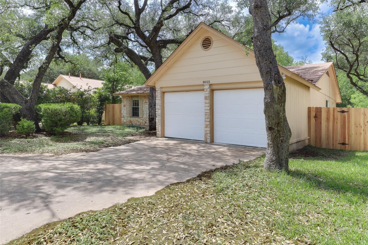 Living area at 8015 Scotland Yard - 3 bed 2 bath home