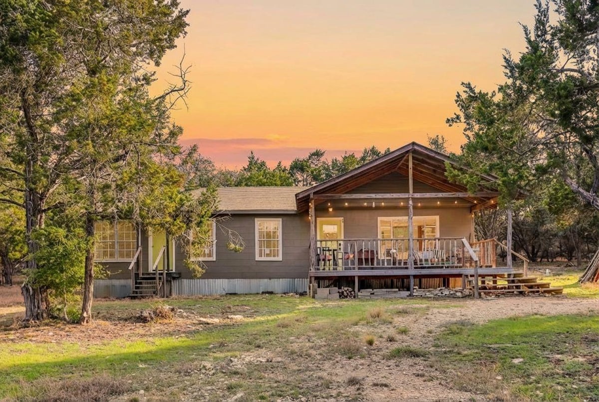 802 Lonesome Trl - front exterior - Luxury home in Rolling Oaks Ranch Sec 4, Driftwood, TX