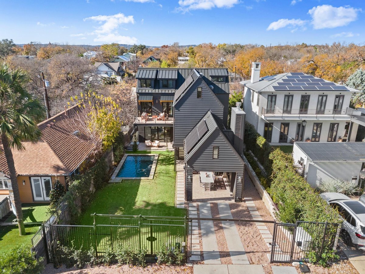View 802 Pressler ST in Division Z 802 Pressler ST - property photo 1 - Luxury home in Division Z, Austin, TX