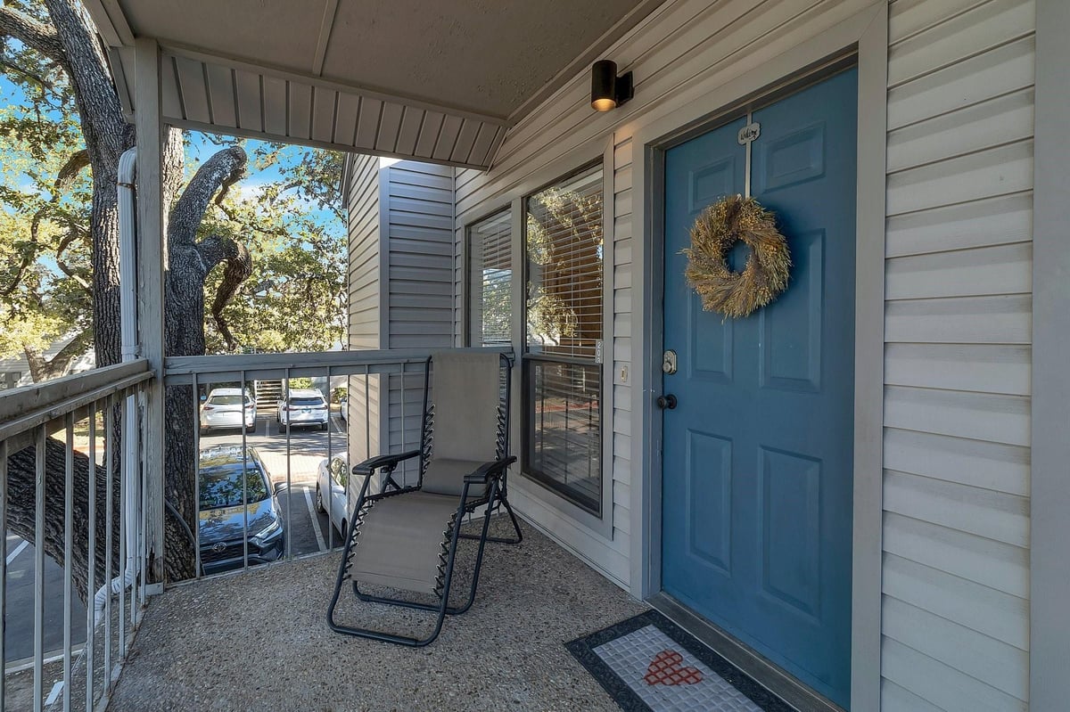 View 802 S 1st ST Unit #203 in Bouldin Creek Condo Amd 802 S 1st ST Unit #203 - front exterior - Luxury home in Bouldin Creek Condo Amd, Austin, TX