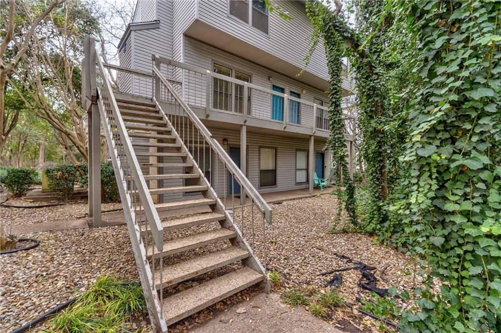 View 802 S 1st ST Unit #221 in Bouldin Creek Condo Amd 802 S 1st ST Unit #221 - front exterior - Luxury home in Bouldin Creek Condo Amd, Austin, TX