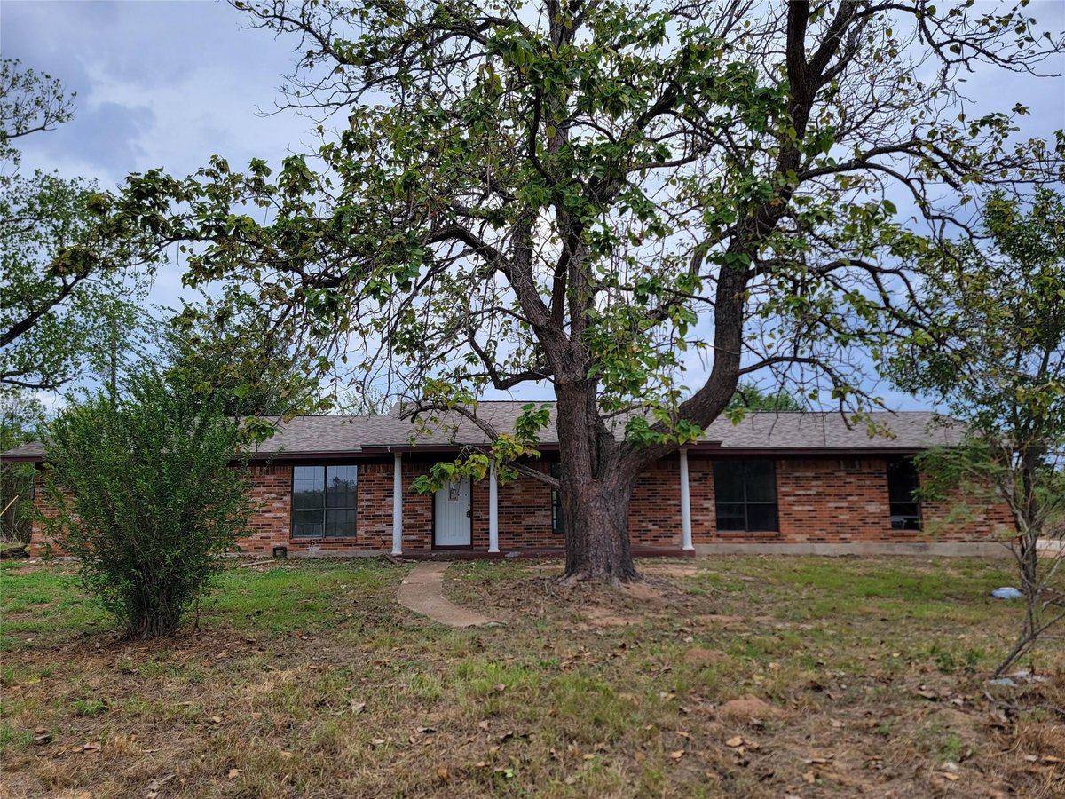 View 803 E 2nd ST in Phillips Sub 803 E 2nd ST - property photo 1 - Luxury home in Phillips Sub, Elgin, TX