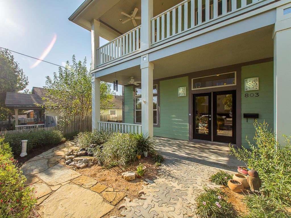 View 803 Jewell St in Smith R G 803 Jewell St - property photo 1 - Luxury home in Smith R G, Austin, TX