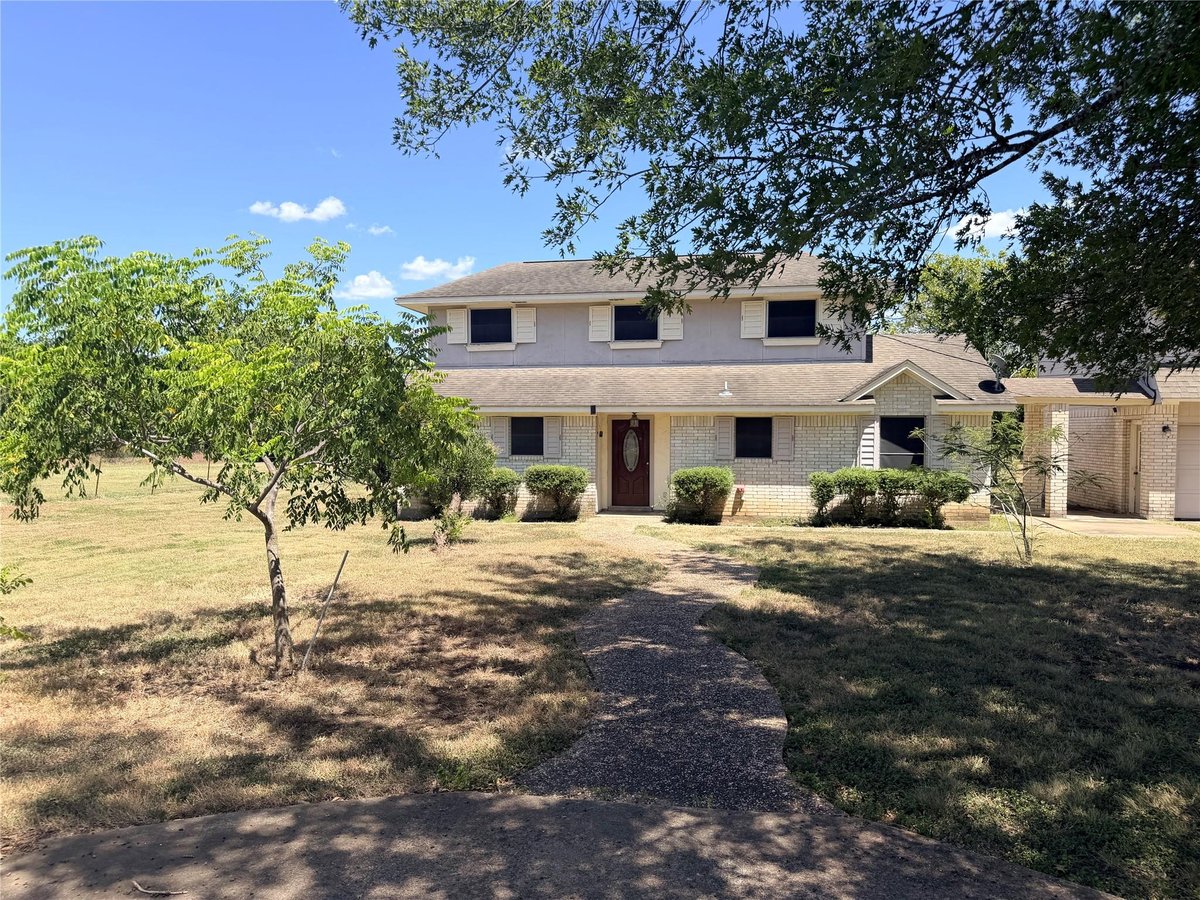 View 804 Canyon Wren DR in Bettes Acres 804 Canyon Wren DR - property photo 1 - Luxury home in Bettes Acres, Buda, TX