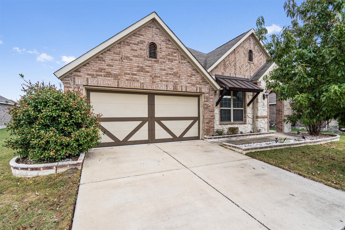 View 804 Farm House Dr in Emory Farms Sec 6 804 Farm House Dr - front exterior - Luxury home in Emory Farms Sec 6, Hutto, TX