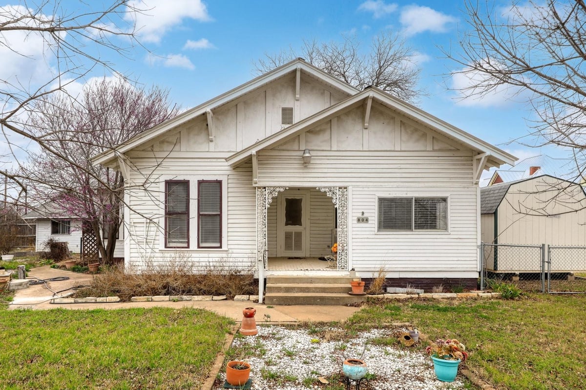 804 Main St - front exterior - Luxury home in Downtown Historic District, Liberty Hill, TX