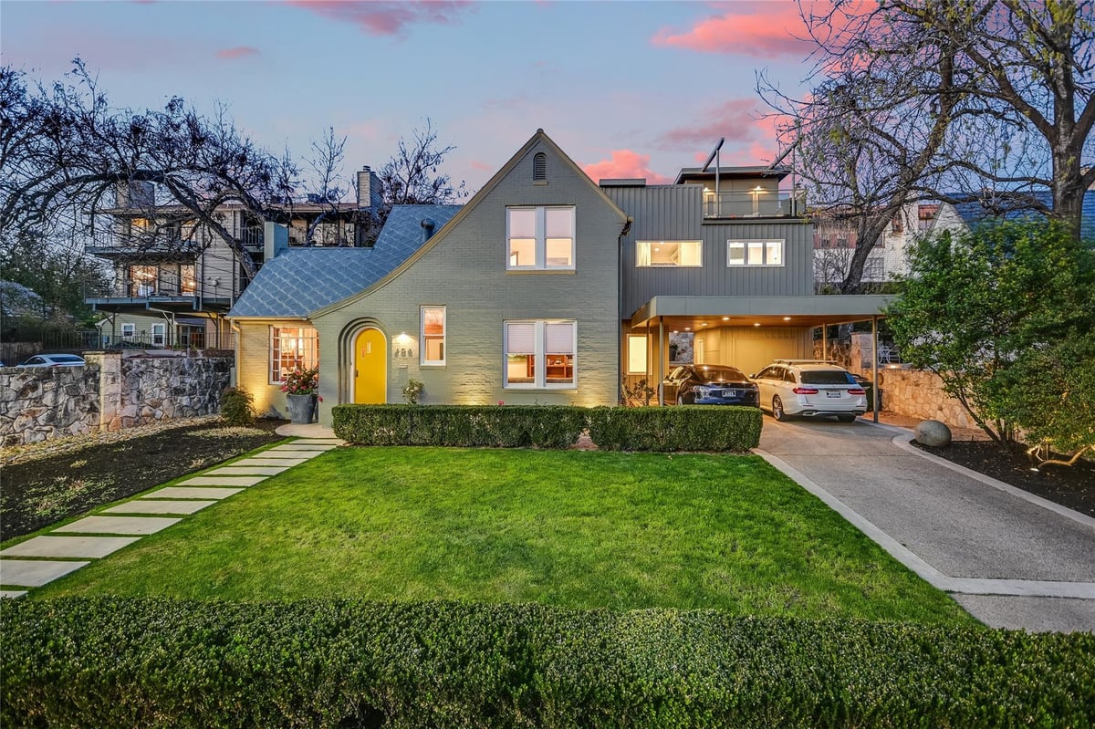 View 804 W 17th St in Division E 804 W 17th St - front exterior - Luxury home in Division E, Austin, TX