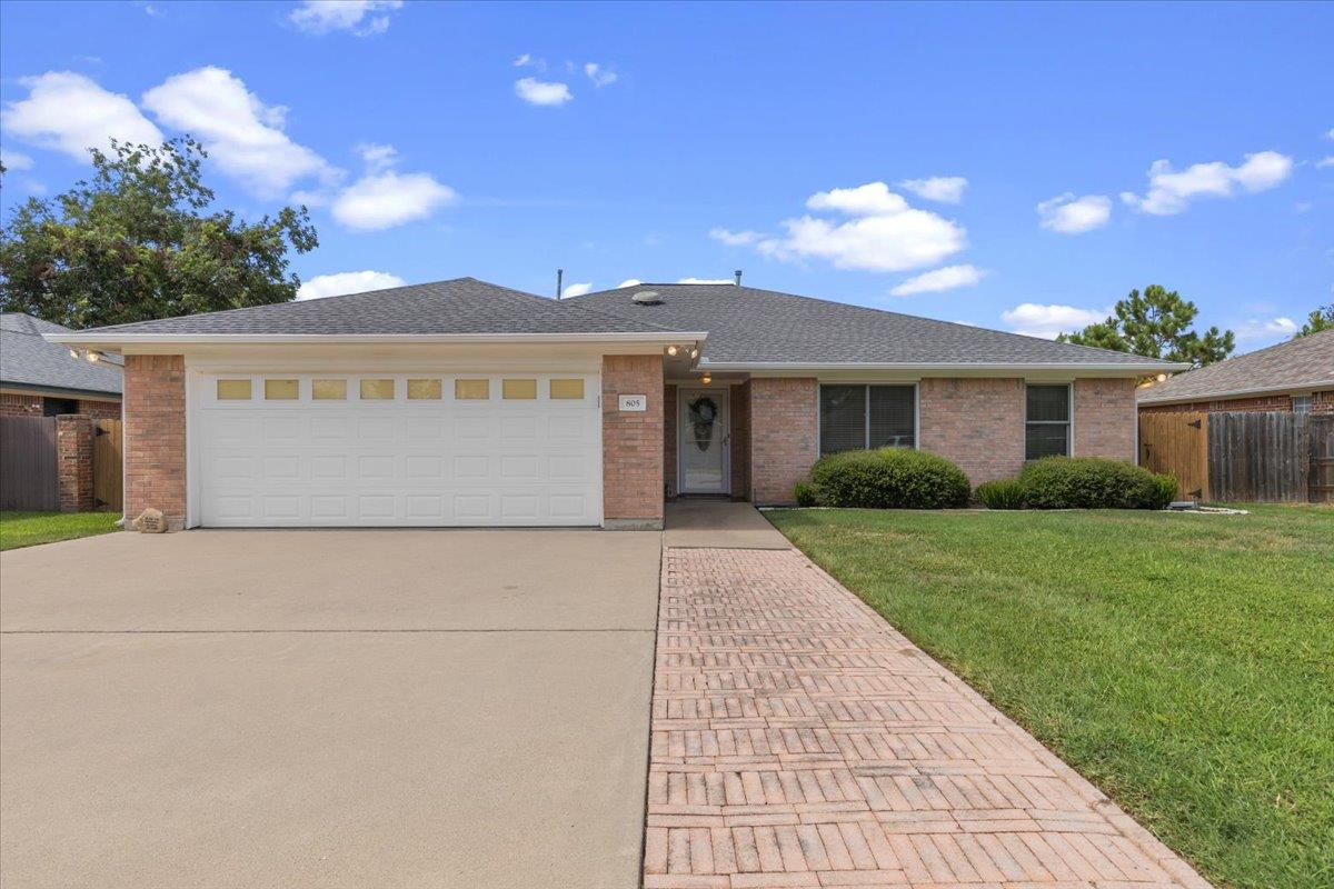 View 805 Craddock CT in Craddock Court 805 Craddock CT - property photo 1 - Luxury home in Craddock Court, Smithville, TX