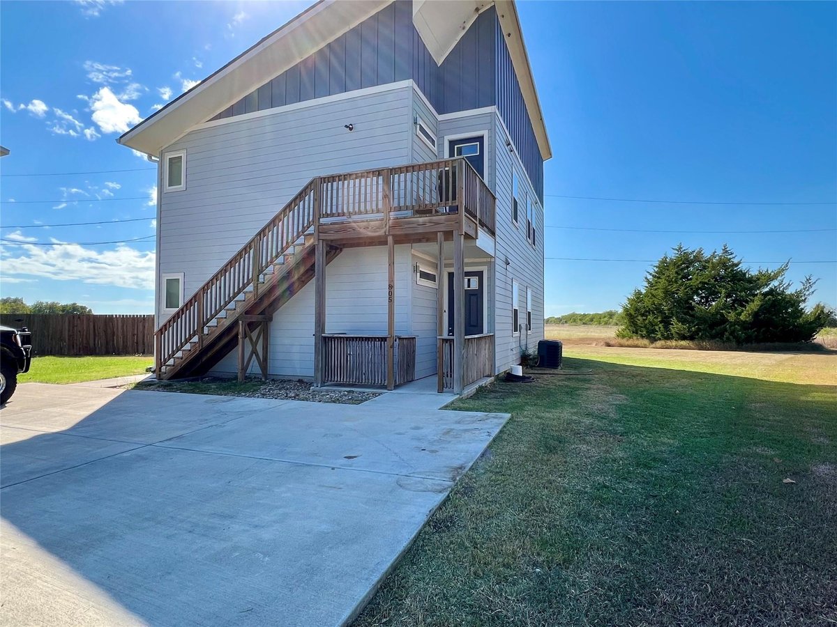 View 805 Hallie Cv in Wilson Add 805 Hallie Cv - front exterior - Luxury home in Wilson Add, Lockhart, TX