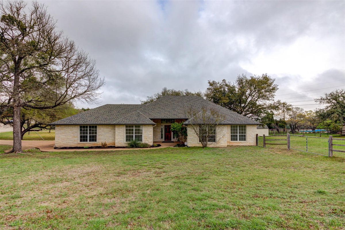 805 Kemp Hills Dr - front exterior - Luxury home in The Hills Of Texas Ph 1, Austin, TX