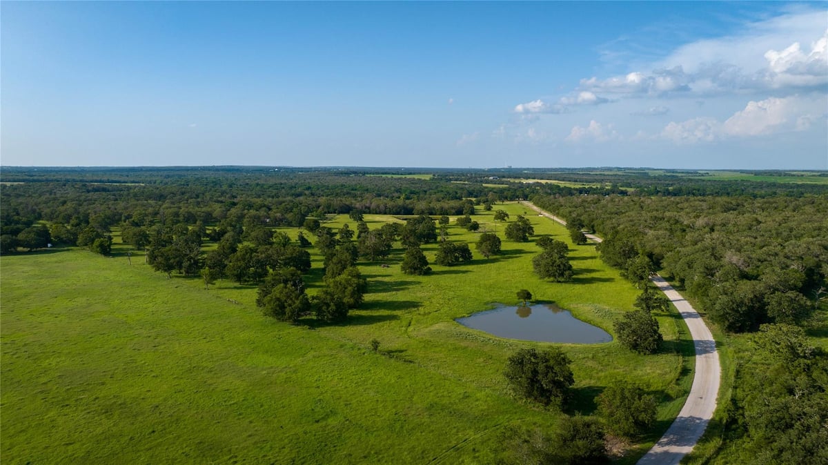 View 8058 Milam County Road 455 in Mahan 8058 Milam County Road 455 - front exterior - Luxury home in Mahan, Thorndale, TX