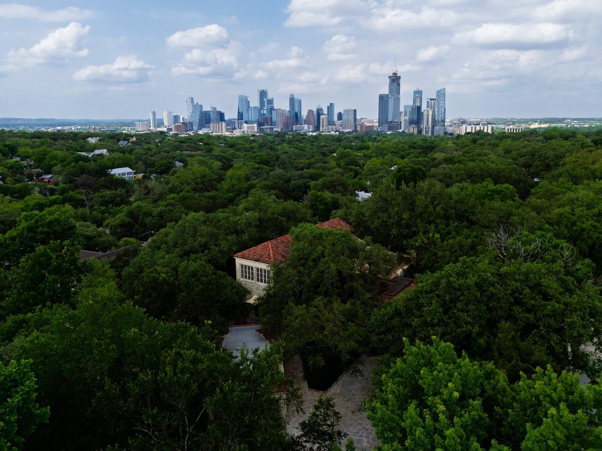 806 Rosedale Ter - front exterior - Luxury home in Travis Heights, Austin, TX