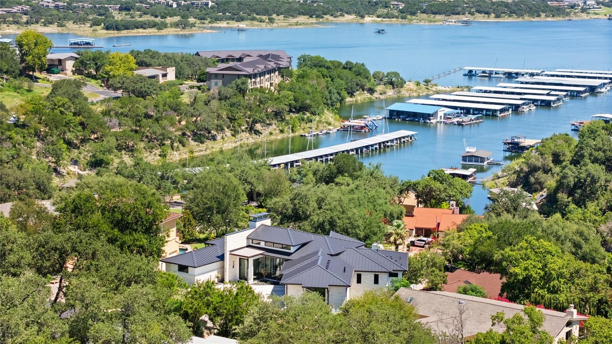 806 Sunfish St - front exterior - Luxury home in Lakeway Sec 05, Lakeway, TX