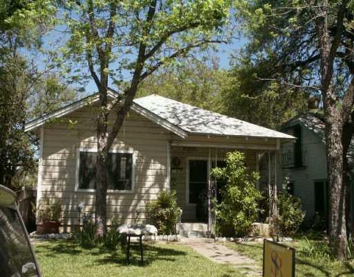 View 806 W Elizabeth St in South Heights 806 W Elizabeth St - property photo 1 - Luxury home in South Heights, Austin, TX