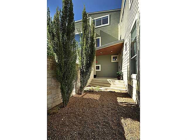 View 807 Jewell St in Smith R G 807 Jewell St - property photo 1 - Luxury home in Smith R G, Austin, TX