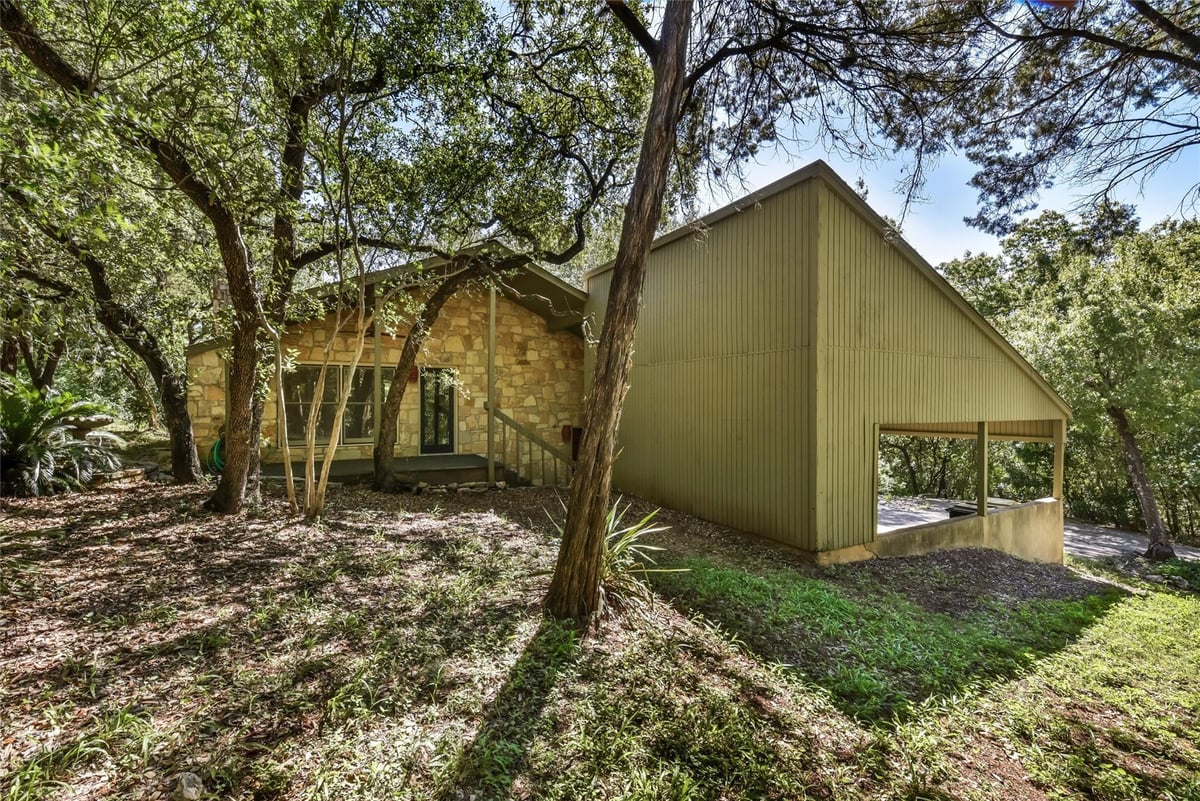 View 807 Rock Creek DR in Liveoak Terrace Pt Rep 807 Rock Creek DR - property photo 1 - Luxury home in Liveoak Terrace Pt Rep, West Lake Hills, TX