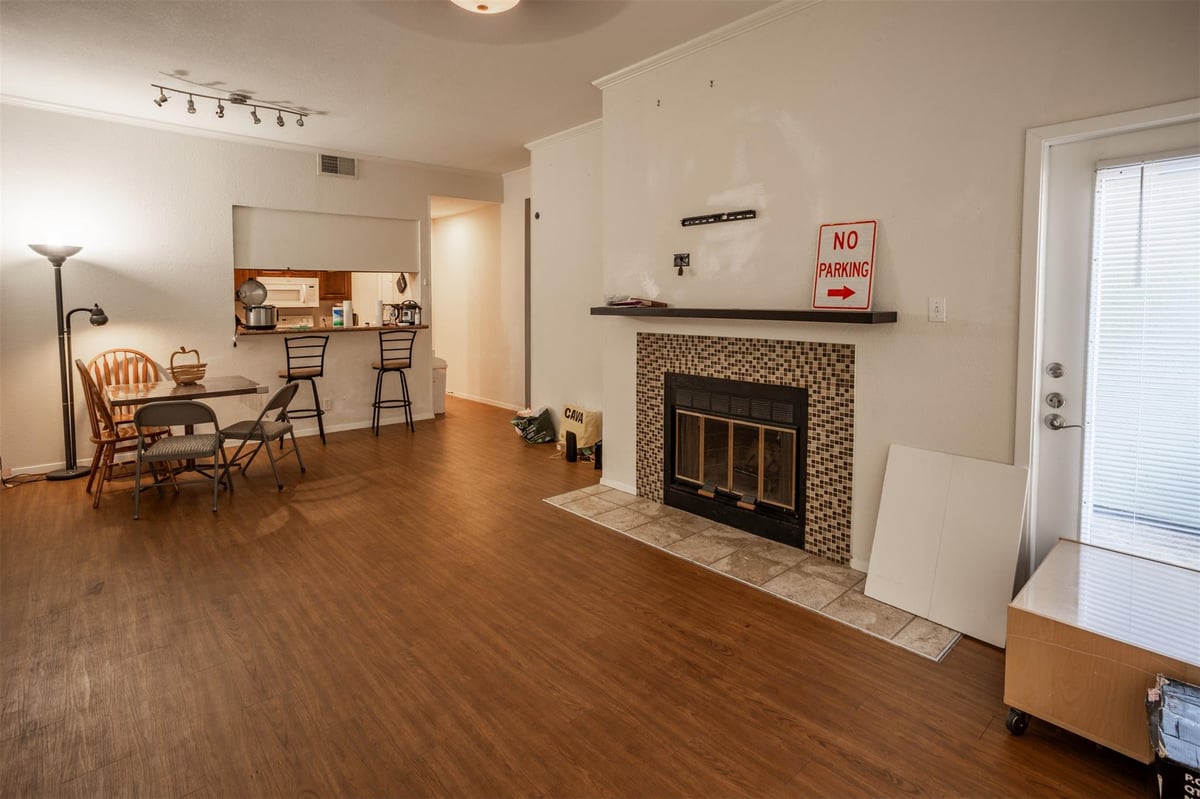 View 807 W 25th ST Unit #102 in St Thomas Condo Amd 807 W 25th ST Unit #102 - front exterior - Luxury home in St Thomas Condo Amd, Austin, TX