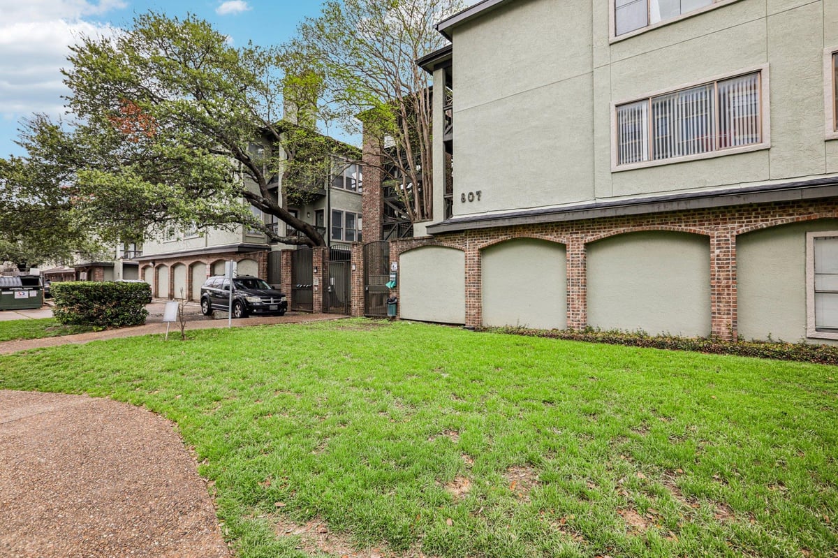 View 807 W 25th ST Unit #309 in St Thomas Condo Amd 807 W 25th ST Unit #309 - property photo 1 - Luxury home in St Thomas Condo Amd, Austin, TX