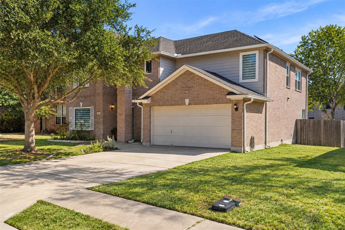 View 807 Yellowstone DR in Taylor 807 Yellowstone DR, photo 1 of 40, Taylor, Taylor, TX