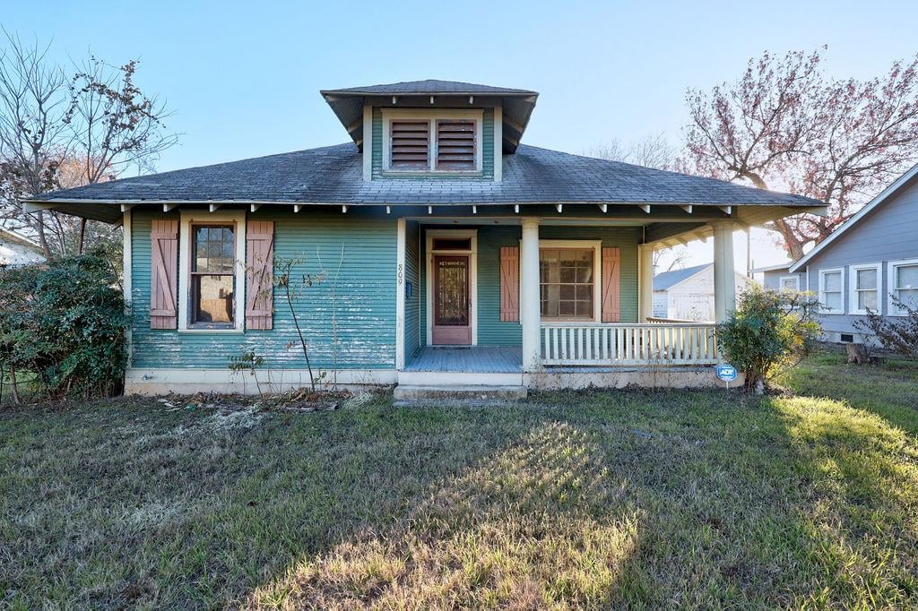 View 809 E 45th 1/2 St in Ridgetop Annex 809 E 45th 1/2 St - front exterior - Luxury lot in Ridgetop Annex, Austin, TX