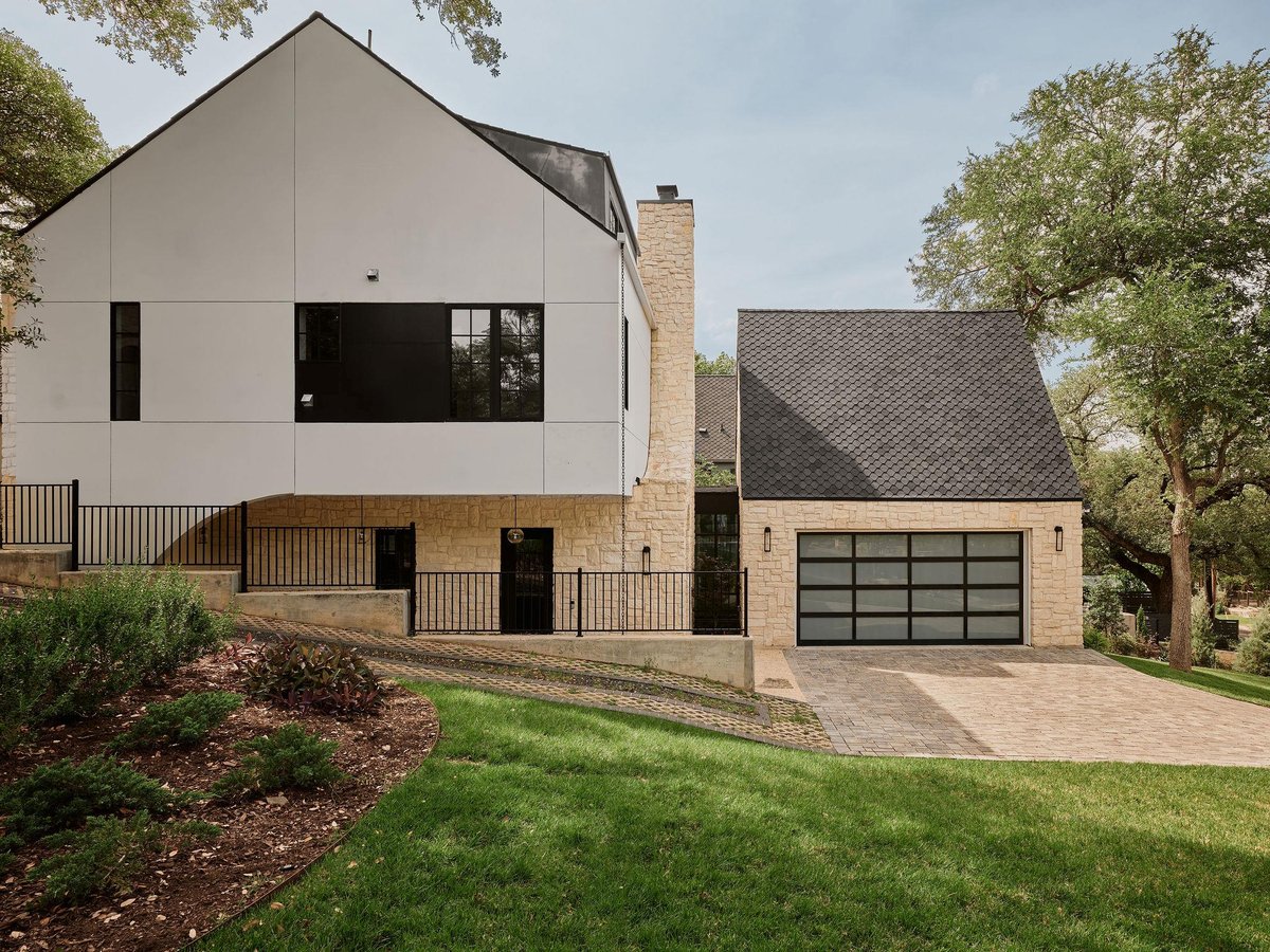 809 Mariposa Dr Unit #1 - front exterior - Luxury home in Mariposa Condo 809, Austin, TX