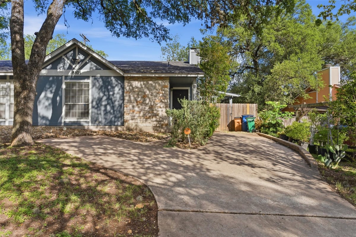 View 8101 Dowling CV Unit #B in Shiloh Ph 03 8101 Dowling CV Unit #B - property photo 1 - Luxury home in Shiloh Ph 03, Austin, TX