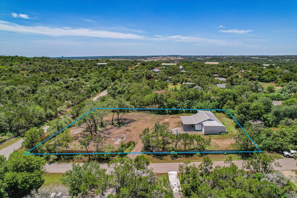 View 8106 Pitter Pat LN in Westview Estates Sec 02 8106 Pitter Pat LN - property photo 1 - Luxury lot in Westview Estates Sec 02, Austin, TX