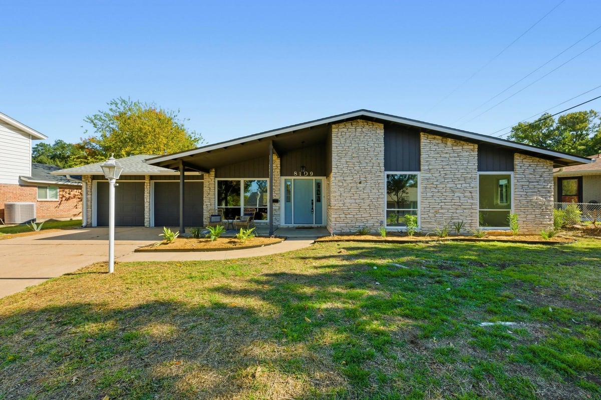 View 8109 Ripplewood DR in Allandale 8109 Ripplewood DR - property photo 1 - Luxury home in Allandale, Austin, TX
