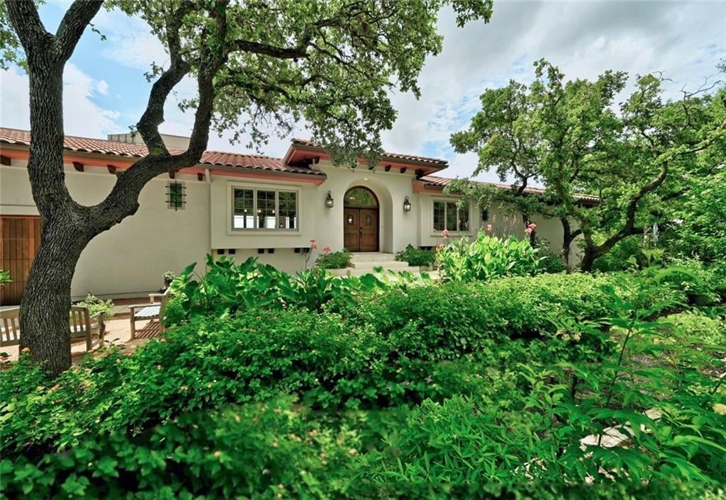 View 811 Rock Creek DR in Liveoak Terrace Pt Rep 811 Rock Creek DR - front exterior - Luxury home in Liveoak Terrace Pt Rep, West Lake Hills, TX