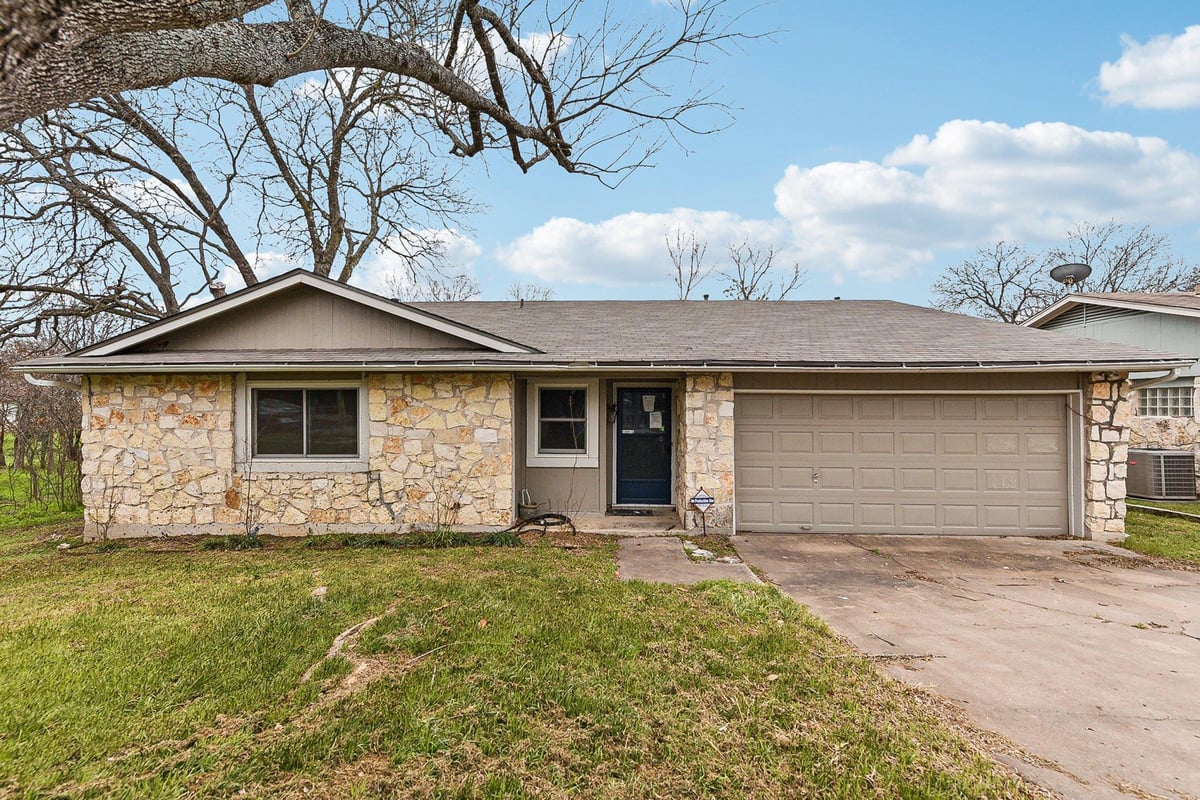 View 8115 Seminary Ridge Dr in Shiloh Ph 02 Sec 01 Amd 8115 Seminary Ridge Dr - front exterior - Luxury home in Shiloh Ph 02 Sec 01 Amd, Austin, TX