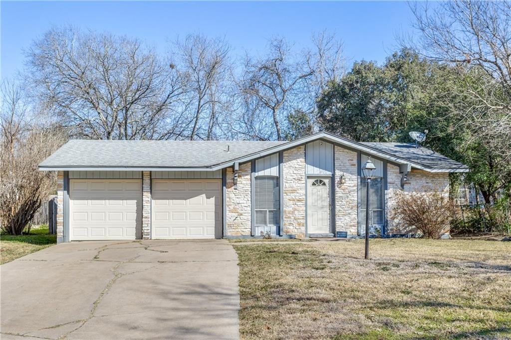 View 812 Sussex Dr in Colonial Park Amd 812 Sussex Dr - front exterior - Luxury home in Colonial Park Amd, Austin, TX