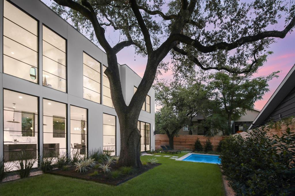 View 812 W Mary ST in Bouldin 812 W Mary ST - front exterior - Luxury home in Bouldin, Austin, TX