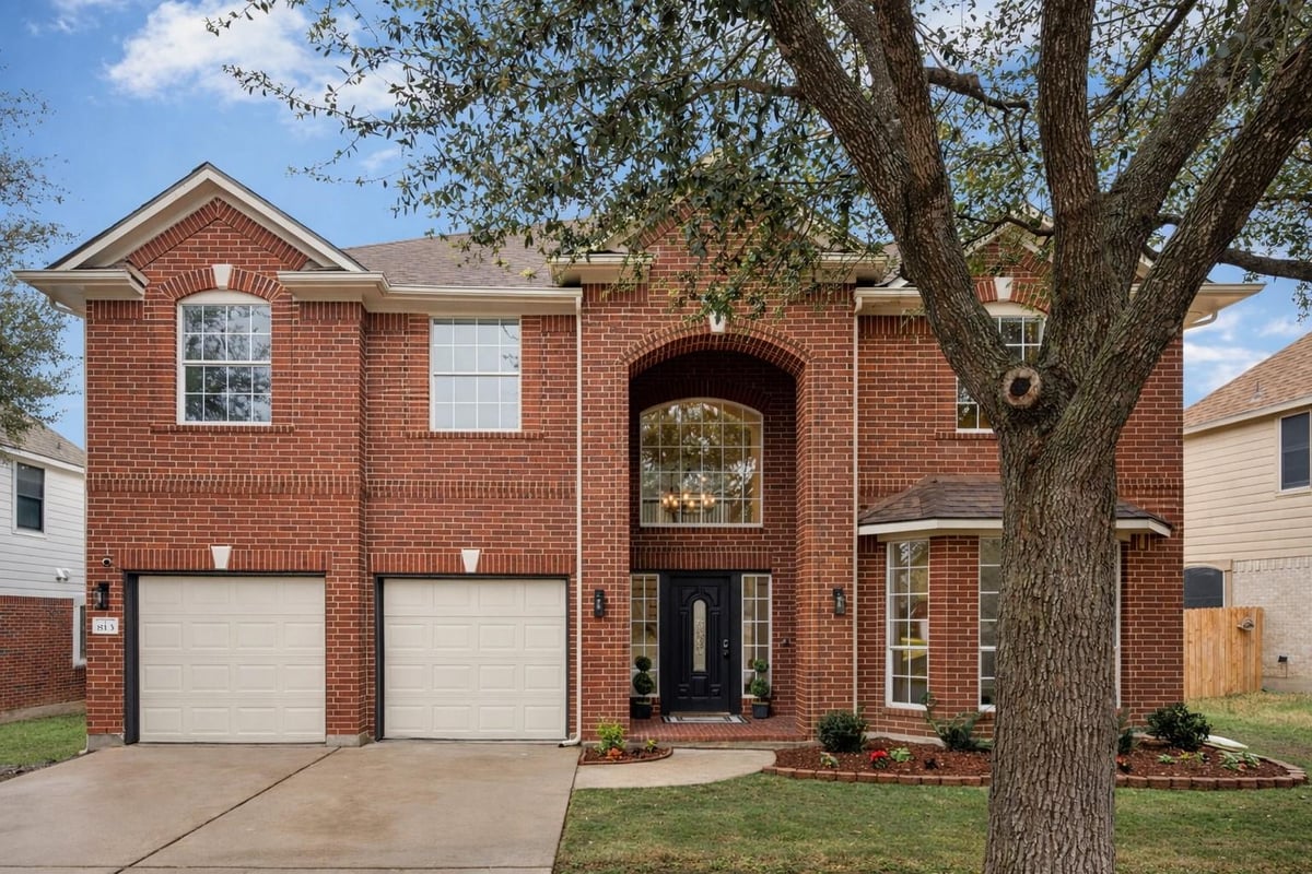 View 813 Caribou Ridge Trl in Club At Wells Point Ph A Sec 813 Caribou Ridge Trl - front exterior - Luxury home in Club At Wells Point Ph A Sec, Pflugerville, TX