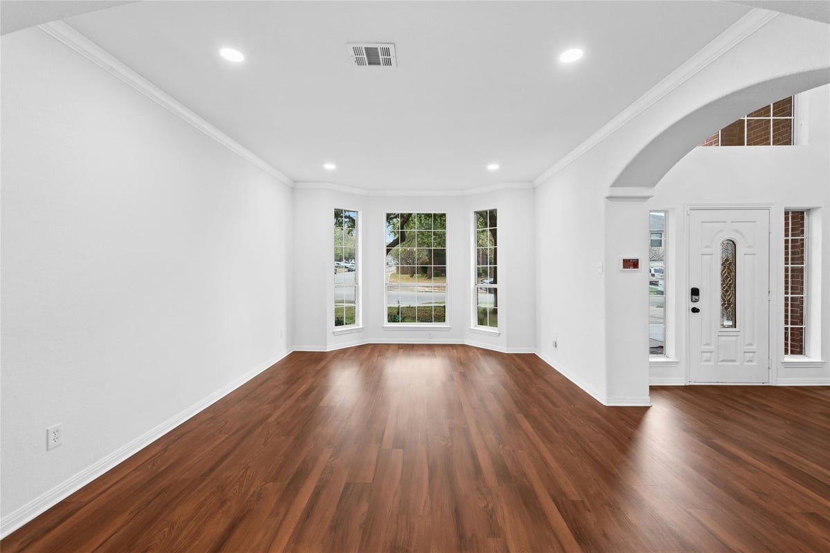 Primary bedroom at 813 Caribou Ridge Trl - 6 bed 3 bath home