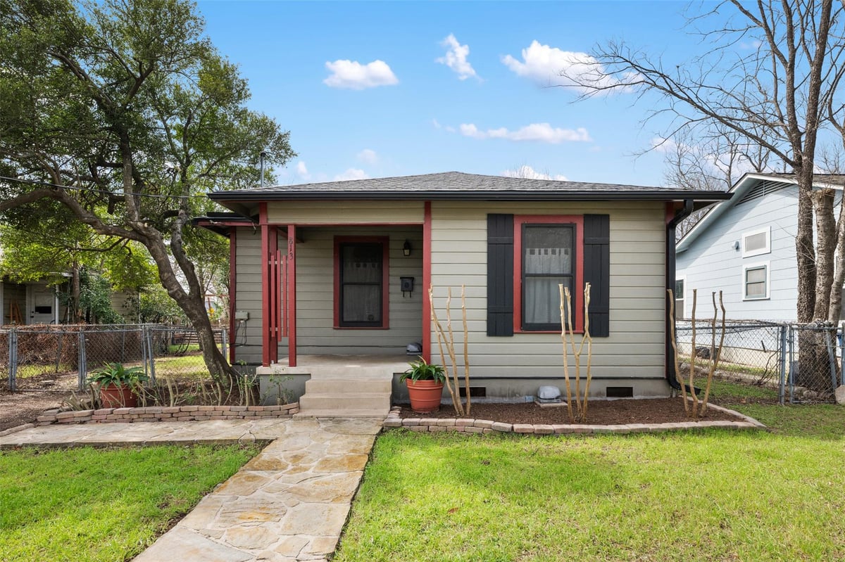 View 813 E 48th St in Worley Add 813 E 48th St - front exterior - Luxury home in Worley Add, Austin, TX