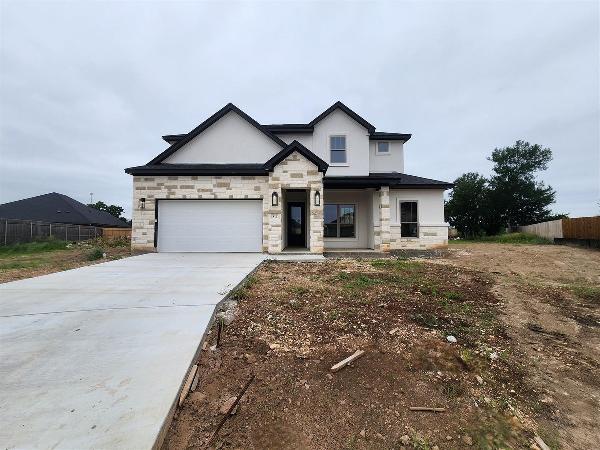View 813 Golden Eagle Cv in Eagle Heights 813 Golden Eagle Cv - front exterior - Luxury home in Eagle Heights, Salado, TX