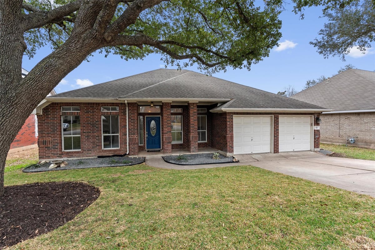 View 813 Indian Run Dr in Club At Wells Point Ph A Sec 813 Indian Run Dr - property photo 1 - Luxury home in Club At Wells Point Ph A Sec, Pflugerville, TX