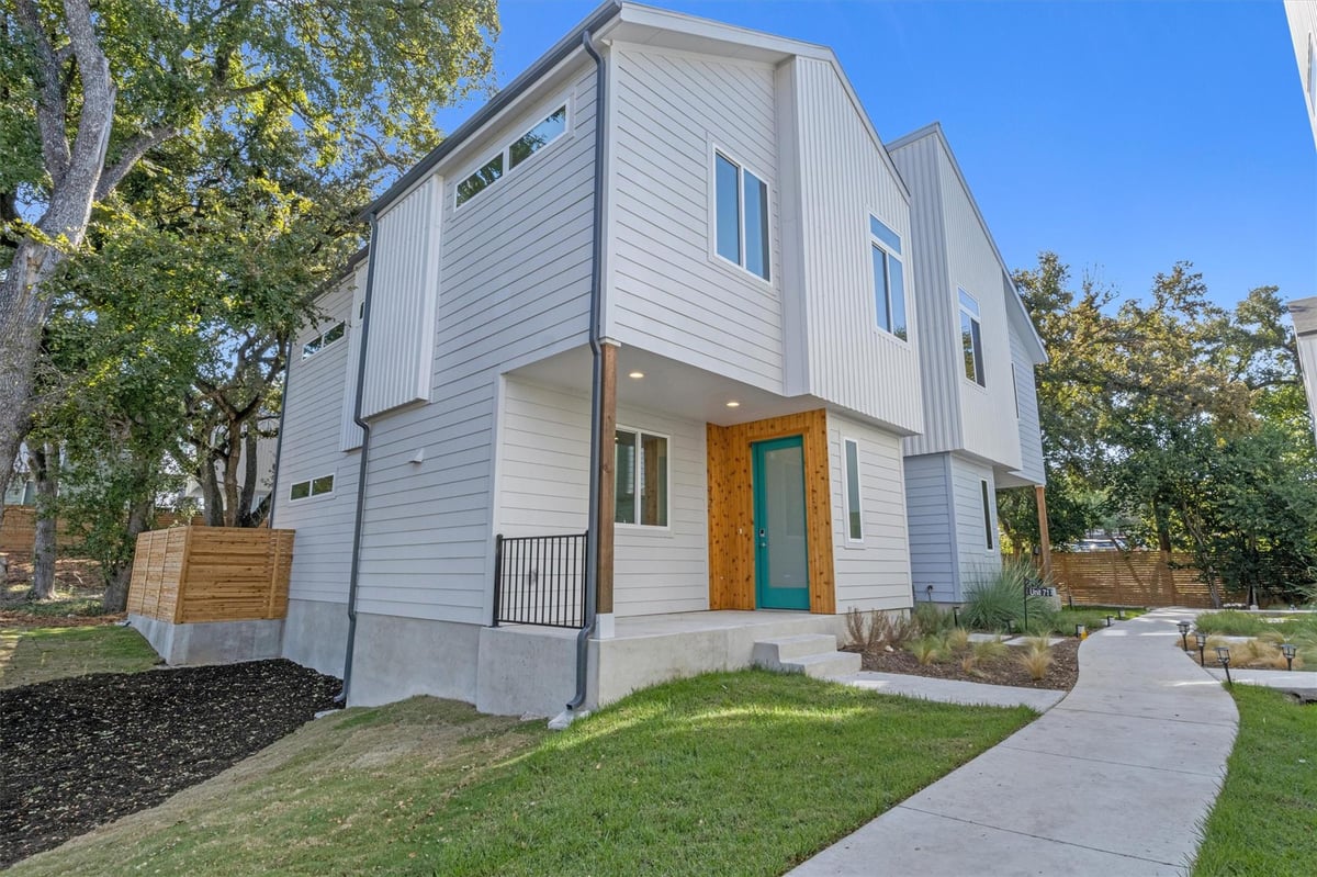 View 814 N Bluff Dr Unit #81 in North Bluff 814 N Bluff Dr Unit #81 - front exterior - Luxury home in North Bluff, Austin, TX