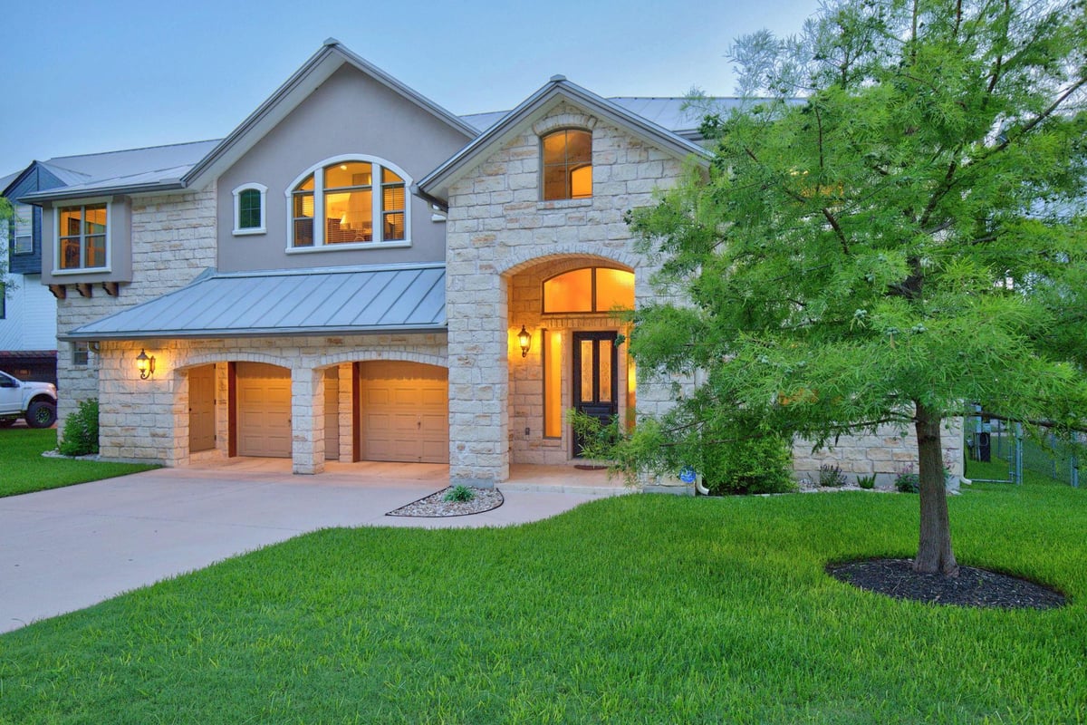 View 814 Scenic LOOP in Kingsland Hills 814 Scenic LOOP - property photo 1 - Luxury home in Kingsland Hills, Kingsland, TX