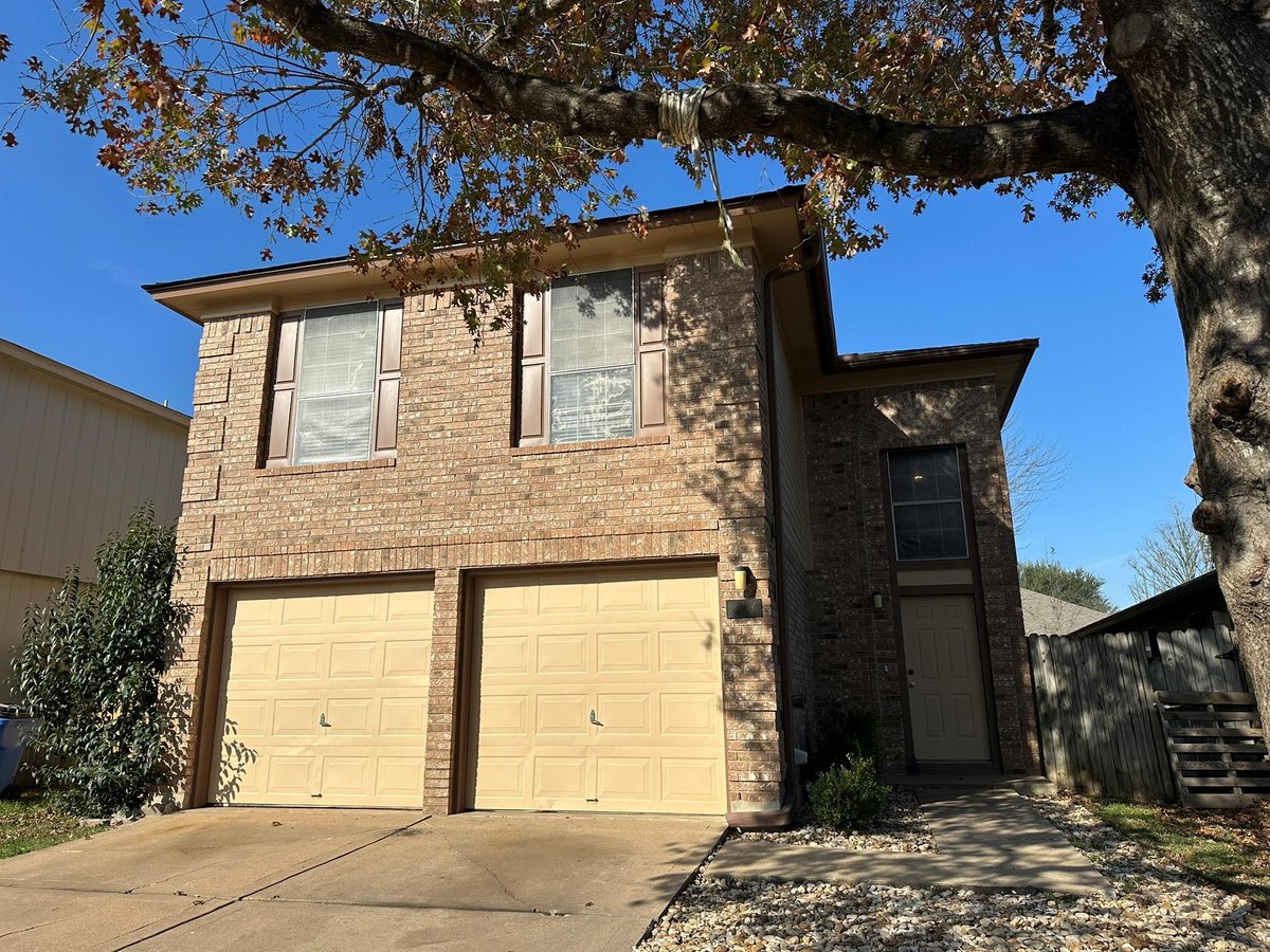View 814 Smoke Signal Pass in Wells Point Ph C-3 Sec 02 814 Smoke Signal Pass - front exterior - Luxury home in Wells Point Ph C-3 Sec 02, Pflugerville, TX