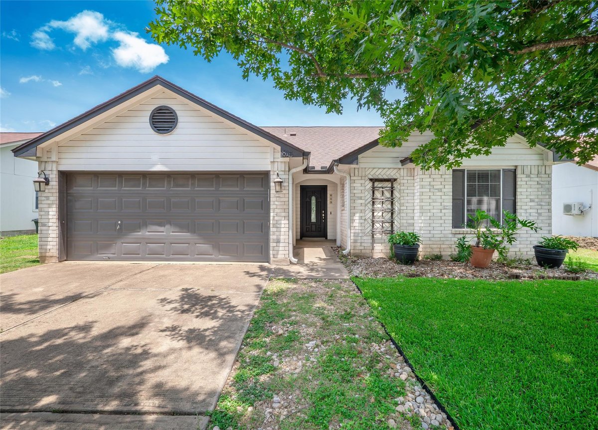 View 815 Lantana LN in Mason Creek Sec 04-C 815 Lantana LN - front exterior - Luxury home in Mason Creek Sec 04-C, Leander, TX
